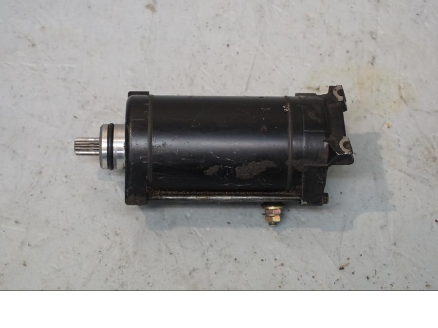 Baksidan på Startmotor från en Kawasaki VN 800 -2001 motorcykel.