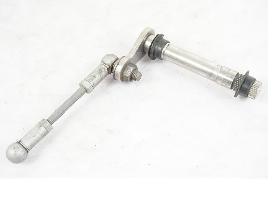 Vänster sida på Växelled från en BMW R 1200 GSA -2012 motorcykel.