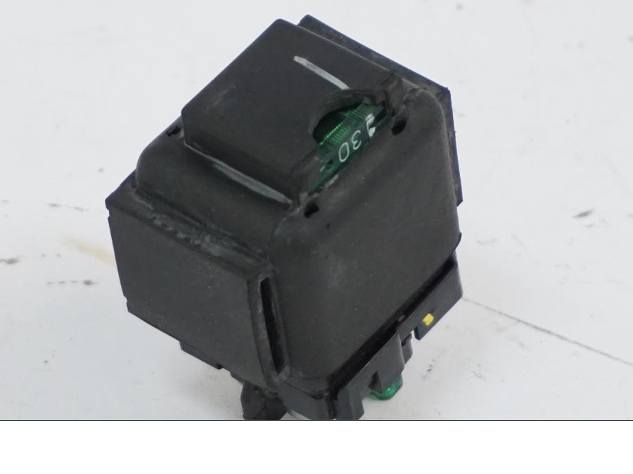 Höger sida på Startrelä från en Honda CB 650 R -2019 motorcykel.