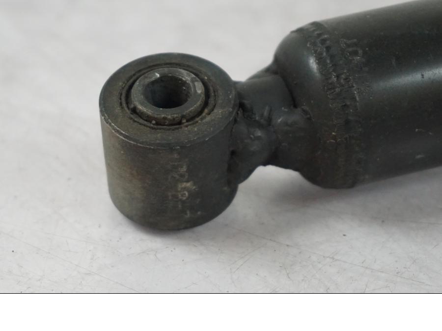 Baksidan på Stötdämpare från en BMW R 1200 R -2007 motorcykel.