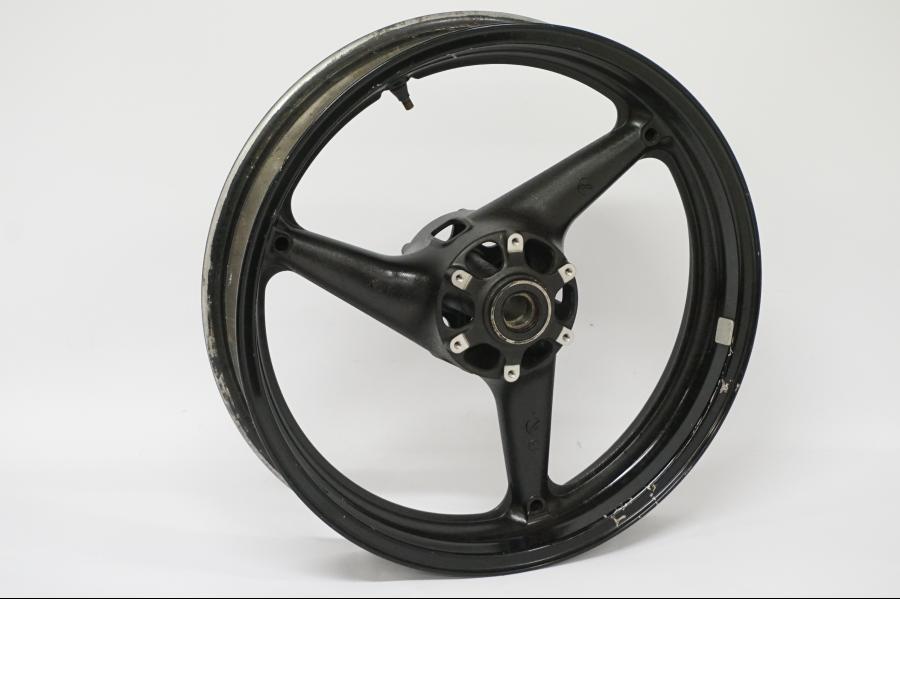 Baksidan på Fälg från en Honda CBR 900 RR -2002 motorcykel.