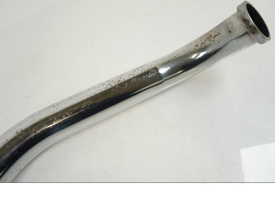 Vänster sida på Grenrör från en Suzuki VS 1400 -1999 motorcykel.