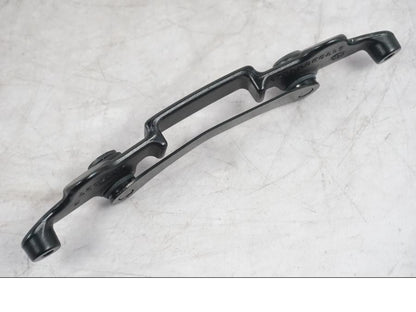 Höger sida på Bensintankfäste från en KTM 1290 Super Duke R -2022 motorcykel.