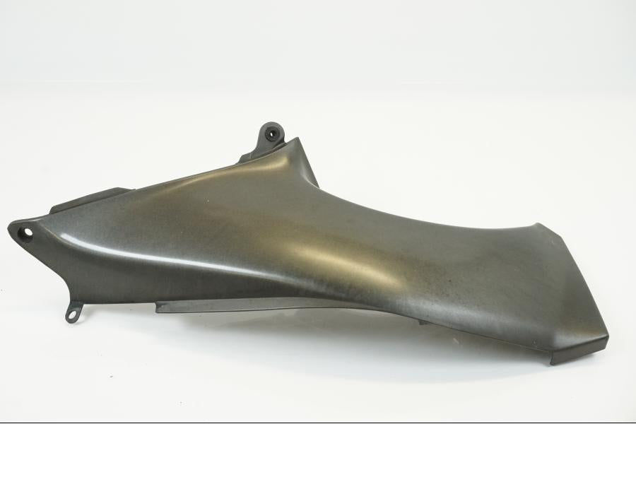 Framsidan på Sidkåpa innerplast från en Kawasaki ZX-12R -2000 motorcykel.