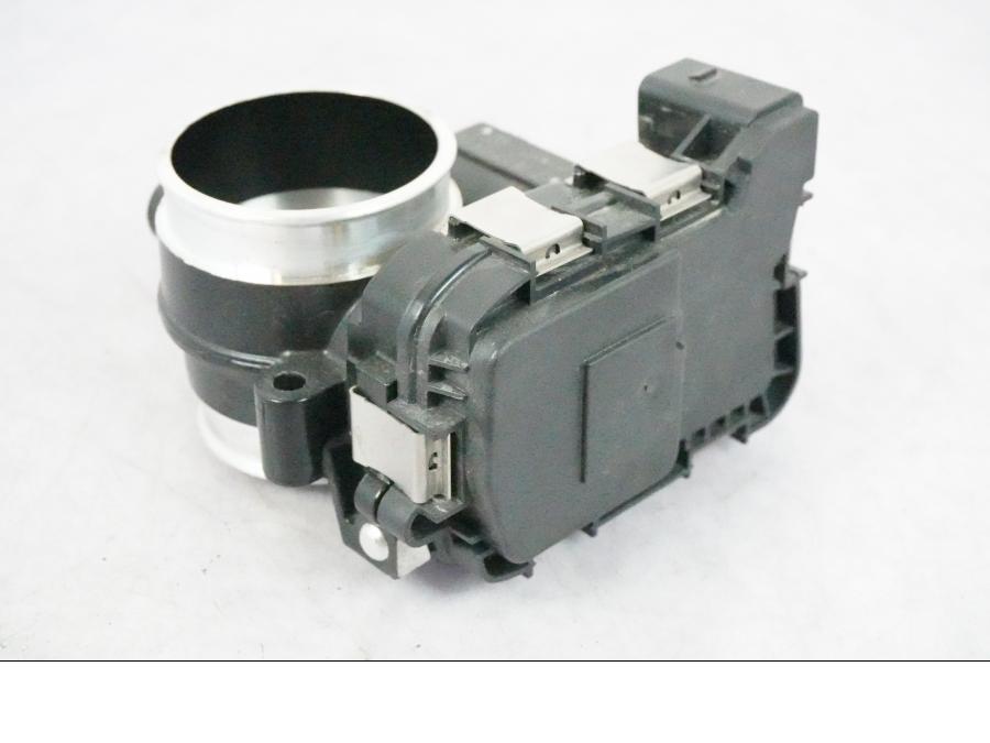 Höger sida på Spjällhus från en BMW R 1250 GSA -2021 motorcykel.