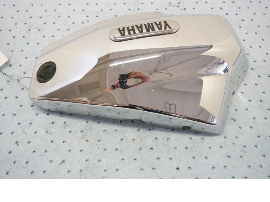 Baksidan på Sidopanel från en Yamaha XVS 1100 -2000 motorcykel.