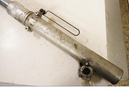 Vänster sida på Gaffelben från en Suzuki DR 800 S -1996 motorcykel.