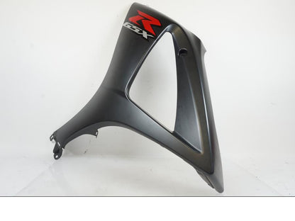 Snett nerifrån på Sidkåpa från en Suzuki GSX-R 1000 -2007 motorcykel.