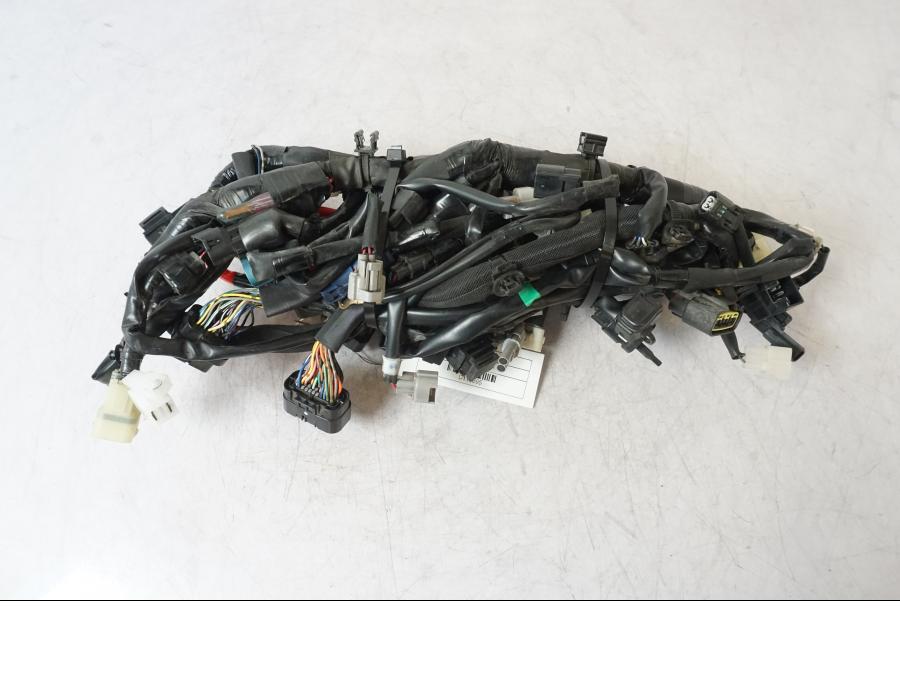 Framsidan på Kabelstam från en Yamaha MT-09 -2016 motorcykel.