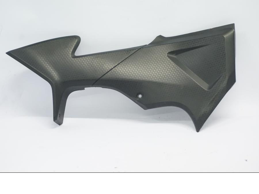 Framsidan på Sidopanel från en Honda CB 500 X -2015 motorcykel.