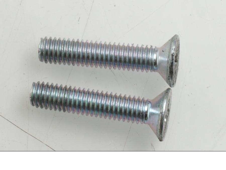 Höger sida på Sadellåsmekanism från en Suzuki GSX-R 1000 -2007 motorcykel.