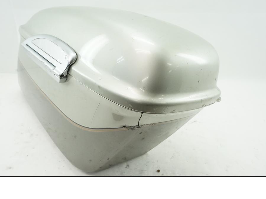 Baksidan på Sidoväska från en Yamaha XVZ 13TD -1999 motorcykel.