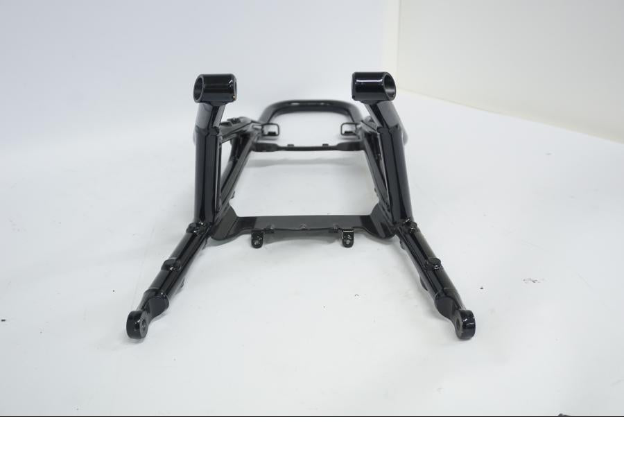 Snett uppifrån på Bakram från en Ducati Desert X -2022 motorcykel.