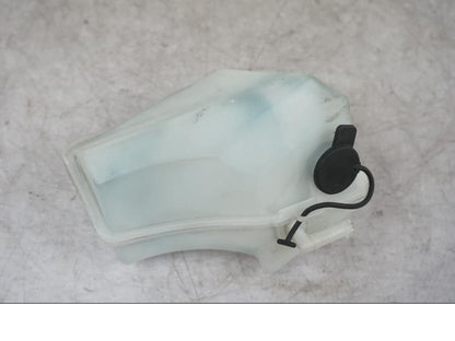 Framsidan på Vattenexpansionskärl från en BMW F 800 R -2018 motorcykel.