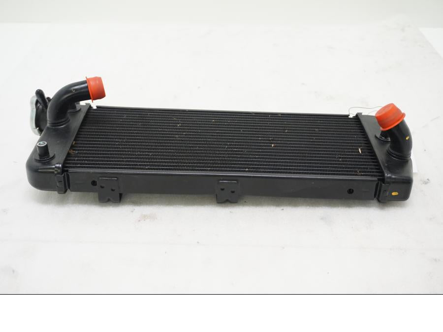 Framsidan på Vattenkyl från en Ducati Multistrada 1158 V4 -2021 motorcykel.