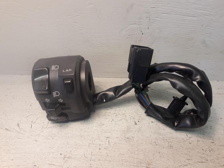 Baksidan på Styrelreglage från en Kawasaki ZX-6R -2008 motorcykel.