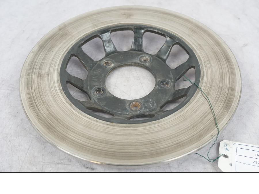 Framsidan på Bromsskiva från en Honda CB 650 -1981 motorcykel.