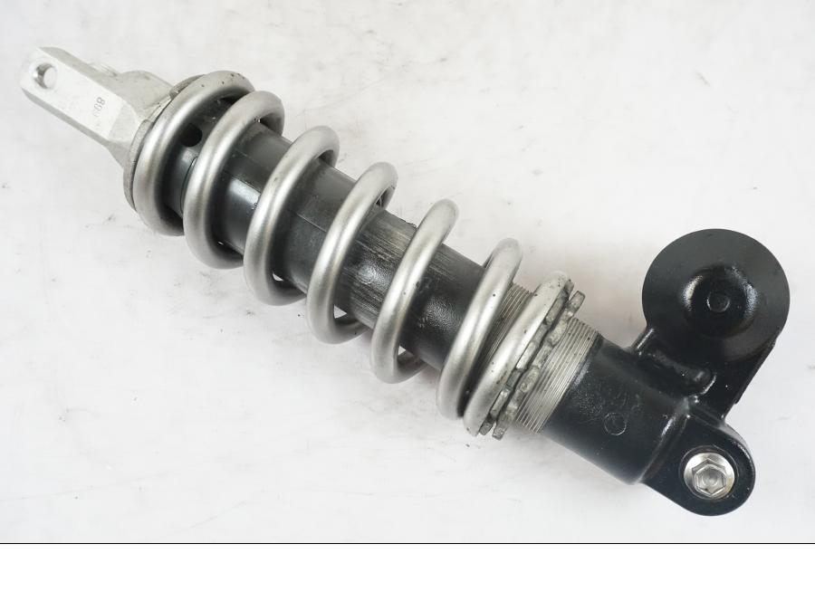 Snett nerifrån på Stötdämpare från en Kawasaki ZZ-R 1400 -2009 motorcykel.