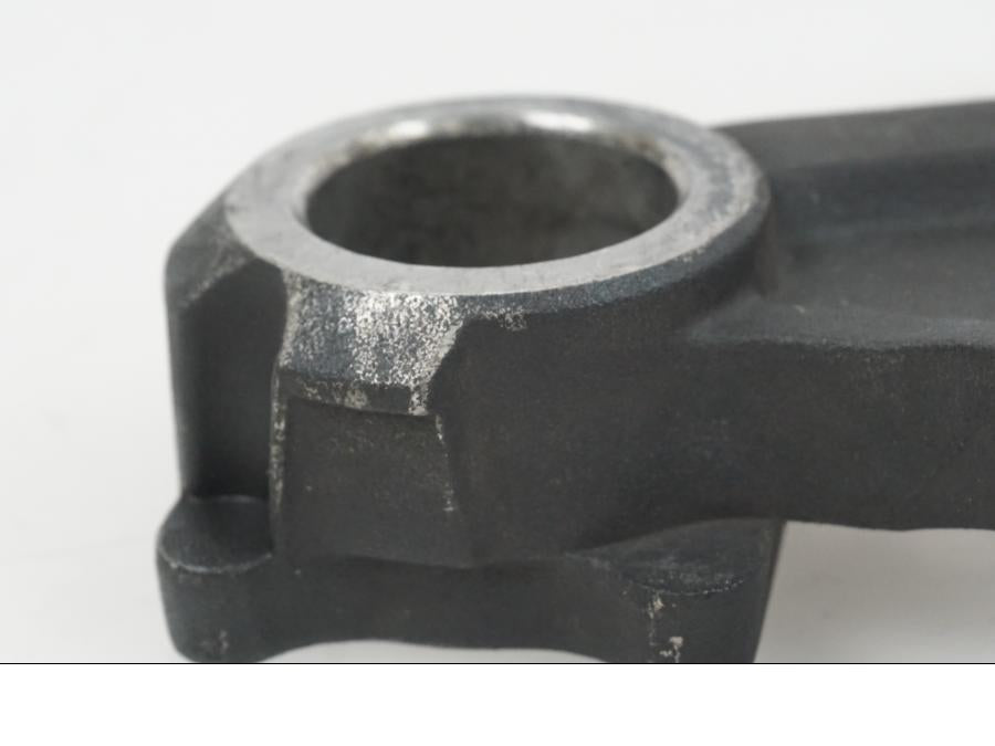 Snett nerifrån på Bromsoksfäste från en Suzuki GSX-R 1000 -2007 motorcykel.