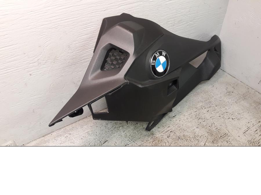 Baksidan på Sidkåpa från en BMW S 1000 R -2017 motorcykel.