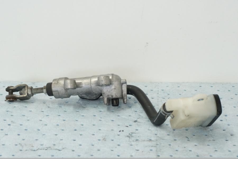 Vänster sida på Bromshuvudcylinder från en Suzuki GSX-R 1000 -2008 motorcykel.