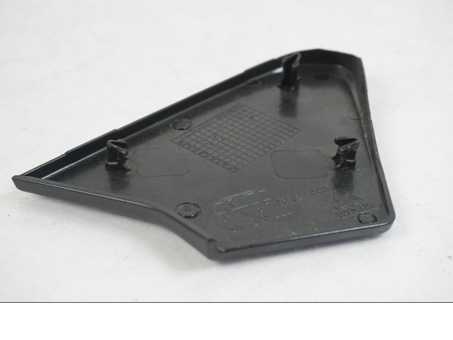 Höger sida på Sidopanel från en KTM 1290 Super Duke R -2022 motorcykel.