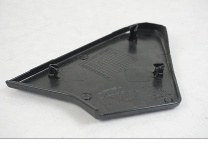 Höger sida på Sidopanel från en KTM 1290 Super Duke R -2022 motorcykel.