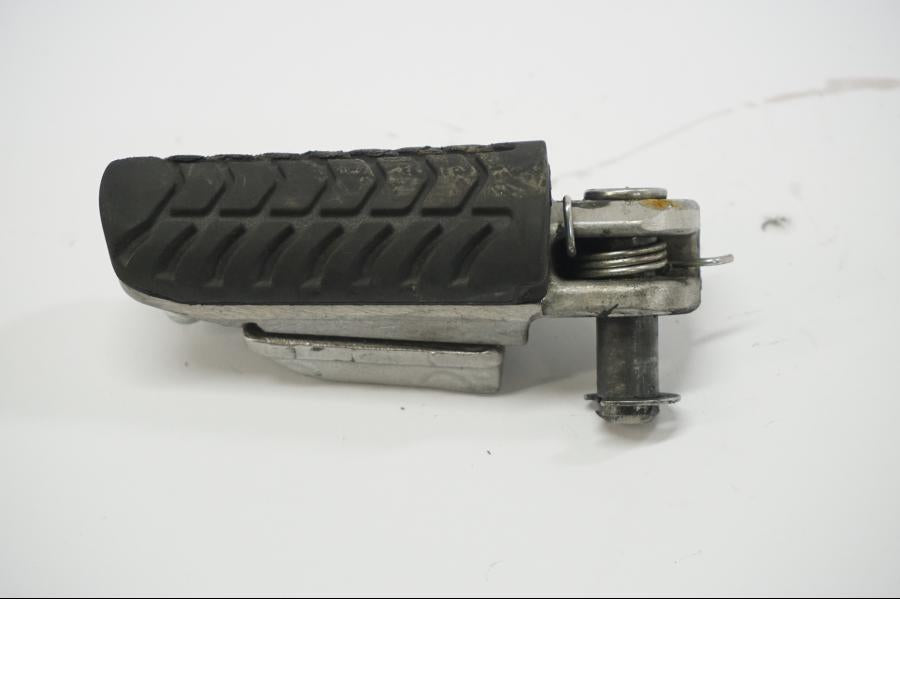 Framsidan på Fotpinne från en Kawasaki Z 900 -2019 motorcykel.