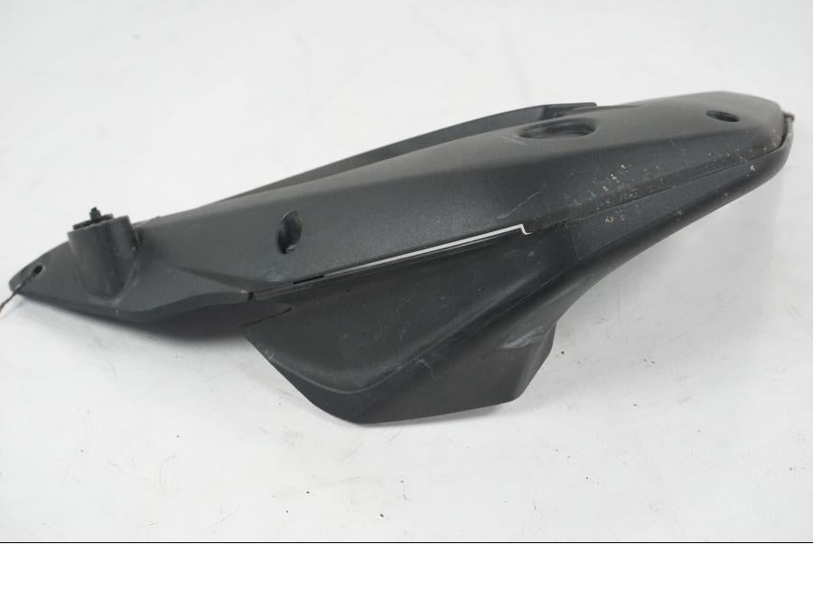 Höger sida på Sidkåpa innerplast från en MV Agusta Dragster -2014 motorcykel.