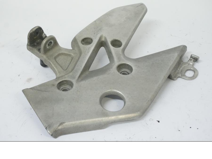 Snett uppifrån på Fotpinnefäste från en Honda CB 500 X -2015 motorcykel.