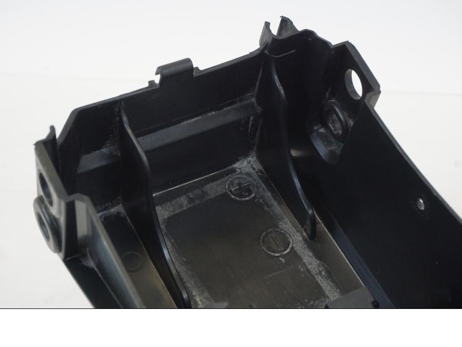 Snett uppifrån på Undertail från en Yamaha YZF R7 -2022 motorcykel.