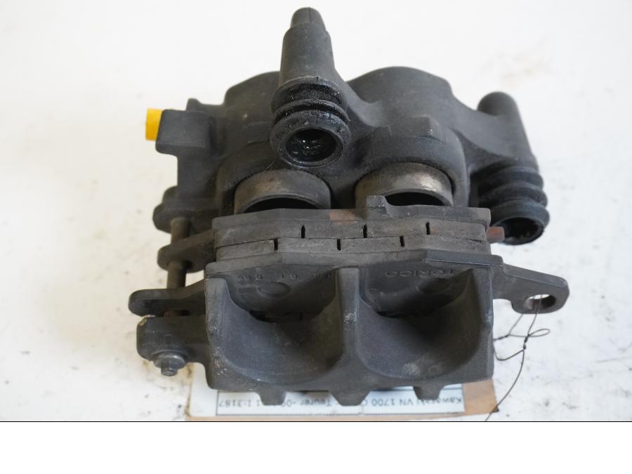 Höger sida på Bromsok från en Kawasaki VN 1700 Classic Tourer -2009 motorcykel.