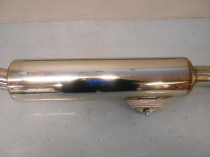 Snett uppifrån på Ljuddämpare från en Honda CBR 600 -2001 motorcykel.