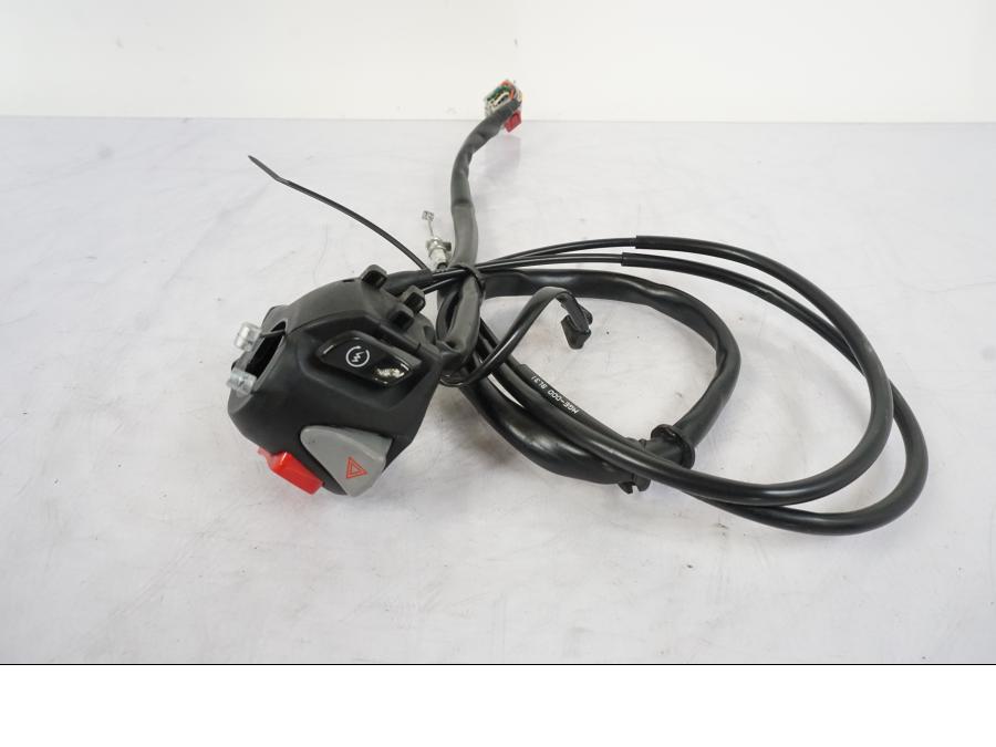 Framsidan på Styrelreglage från en Honda VFR 1200 -2010 motorcykel.