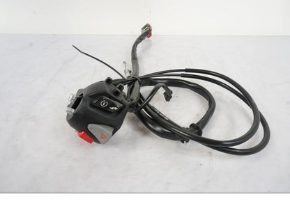 Framsidan på Styrelreglage från en Honda VFR 1200 -2010 motorcykel.