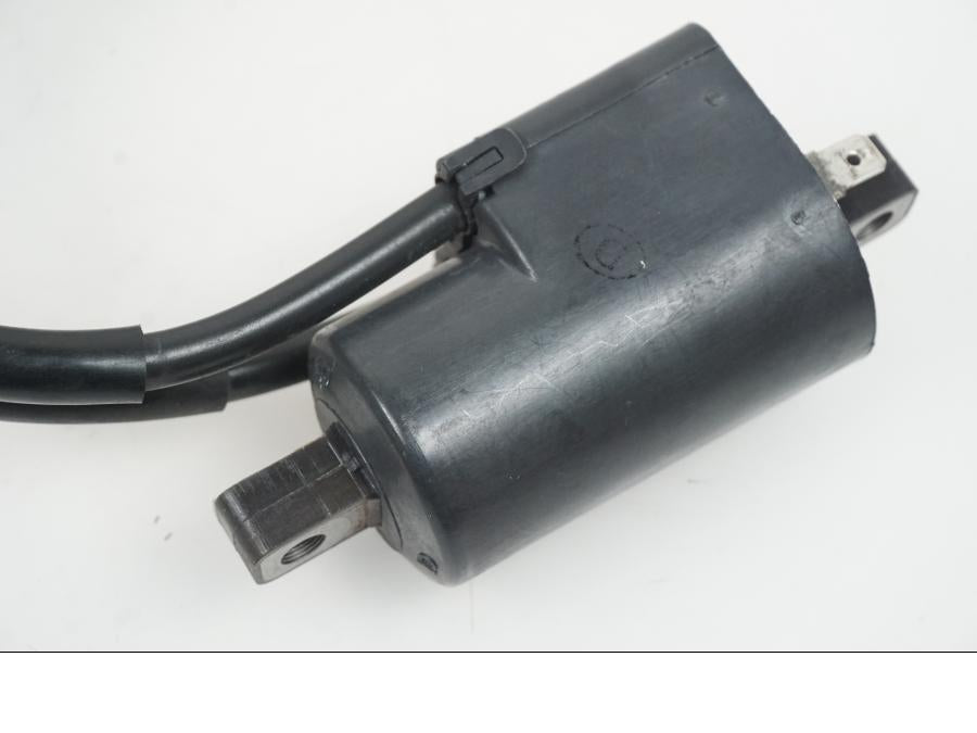 Snett nerifrån på Tändspole från en Yamaha XJ 900 -1997 motorcykel.