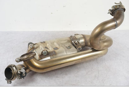 Framsidan på Mellanburk från en KTM 1290 Super Duke R -2022 motorcykel.