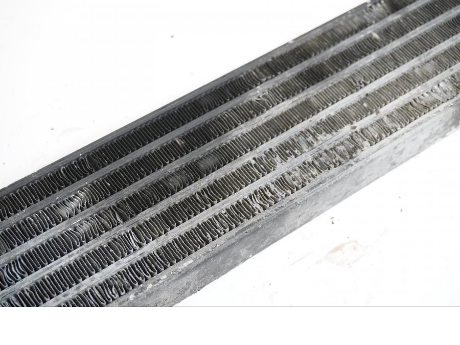 Snett nerifrån på Oljekyl från en Honda CBR 1100 XX -1999 motorcykel.