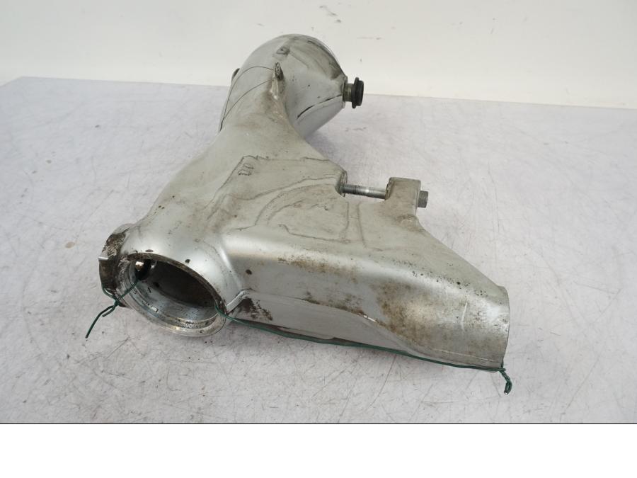 Baksidan på Sving från en BMW R 850 R -2004 motorcykel.