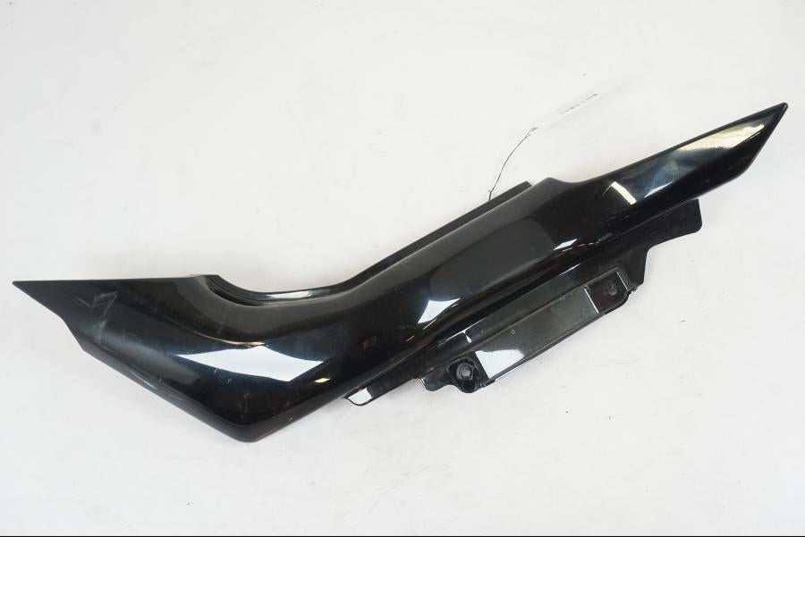 Framsidan på Sidopanel från en Suzuki VZR 1800 -2009 motorcykel.