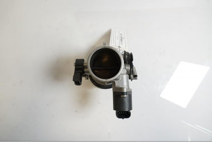 Framsidan på Spjällhus från en Ducati Scrambler 800 -2016 motorcykel.