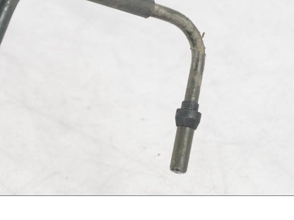 Snett nerifrån på Bromsledning från en BMW R 1200 GS -2005 motorcykel.