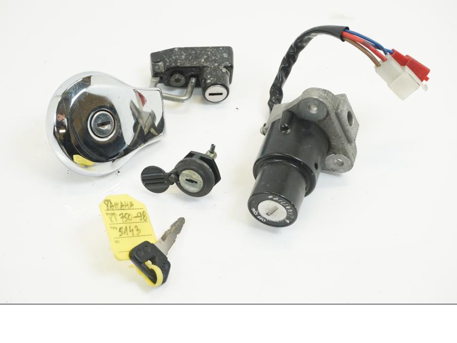 Framsidan på Låssats från en Yamaha XV 750 -1998 motorcykel.