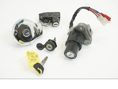 Framsidan på Låssats från en Yamaha XV 750 -1998 motorcykel.