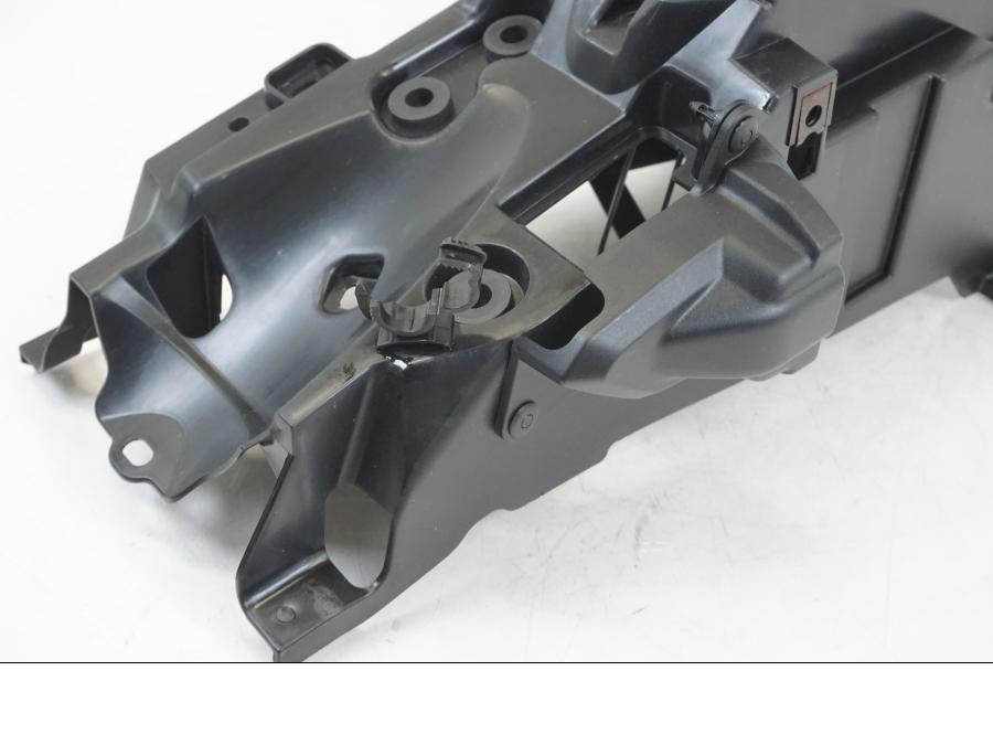 Extrabild4 på Batterihållare från en Yamaha MT-09 -2021 motorcykel.