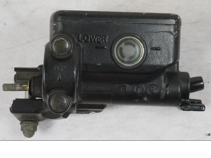 Snett uppifrån på Kopplingshuvudcylinder från en Honda CBR 1000 F -1999 motorcykel.