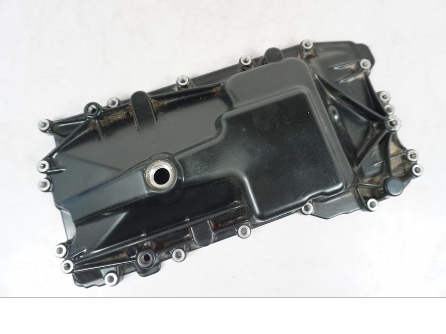 Framsidan på Oljetråg från en BMW F 850 GS -2024 motorcykel.