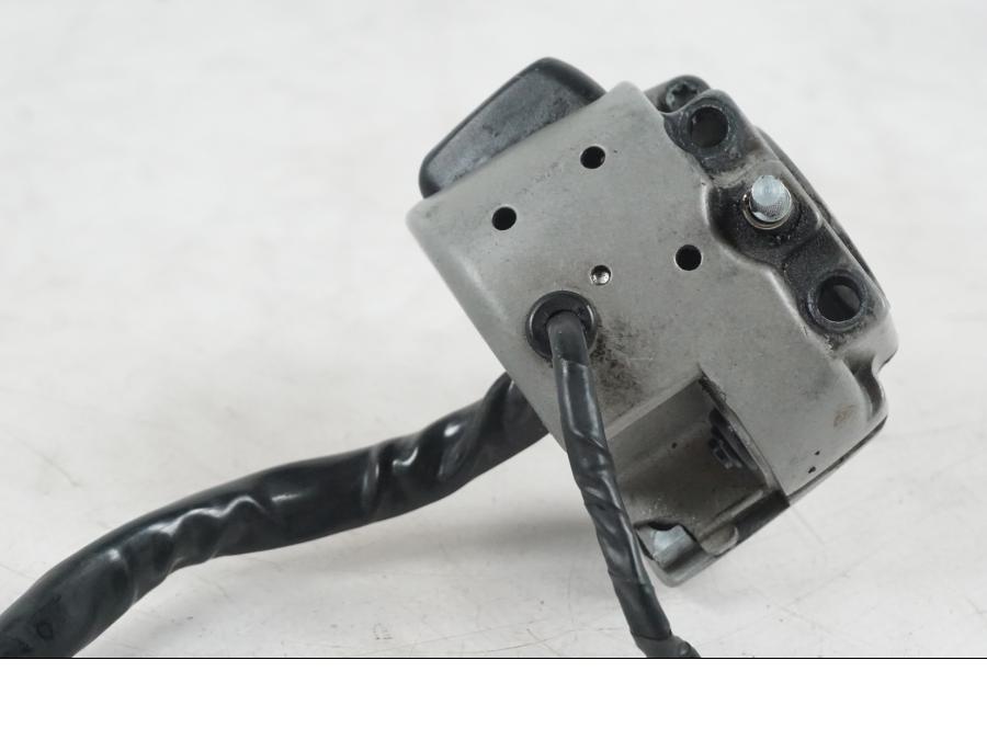 Extrabild3 på Styrelreglage från en H-D Softail FXCW Rocker -2008 motorcykel.