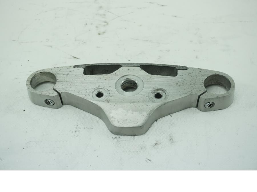 Baksidan på Gaffelkrona från en Kawasaki VN 1500 Classic Tourer -2001 motorcykel.