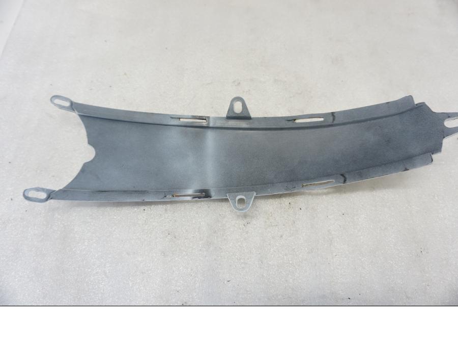 Vänster sida på Bensintankskåpa från en Ducati Monster 796 -2013 motorcykel.